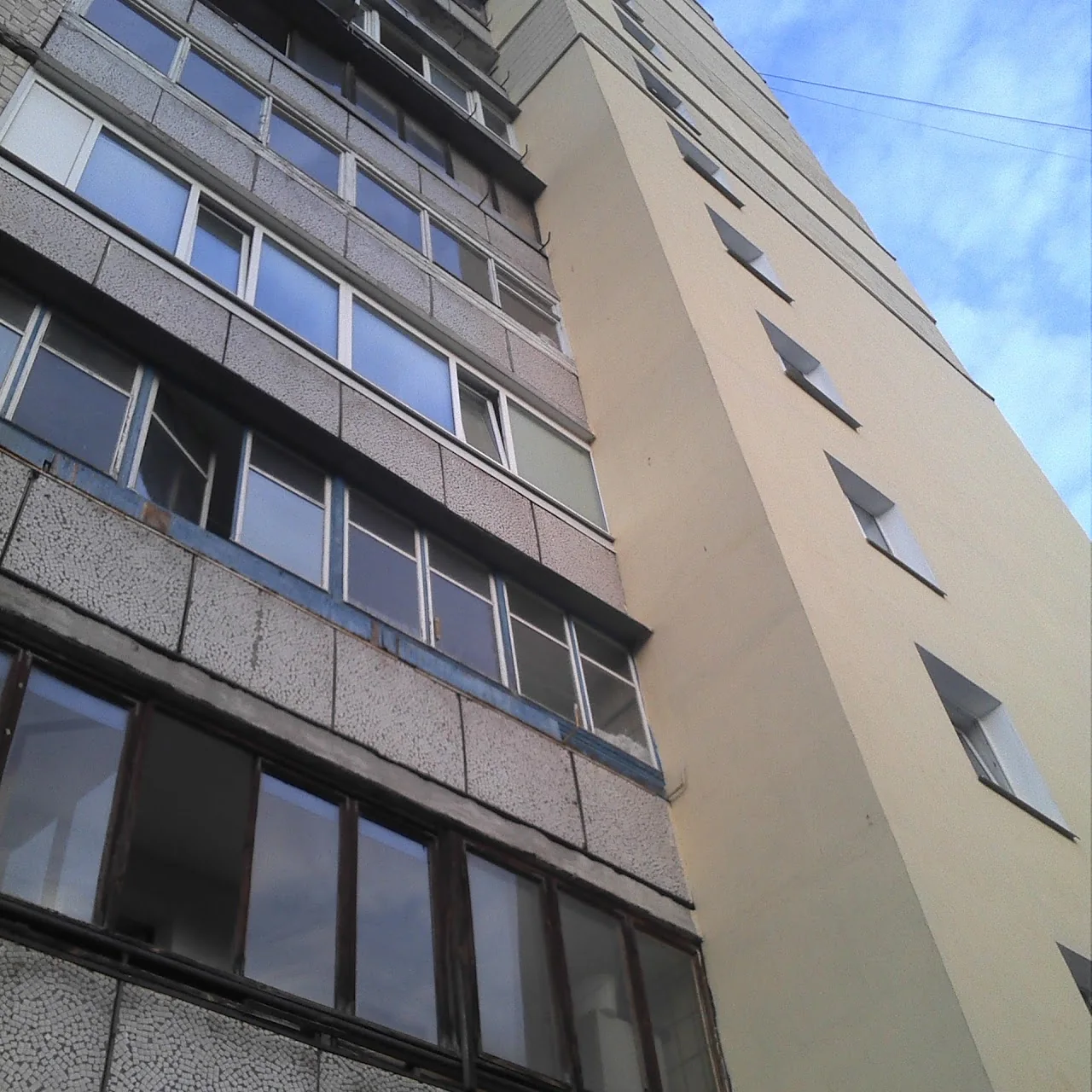 послуги вантажників Київ — збирання сміття в мішки