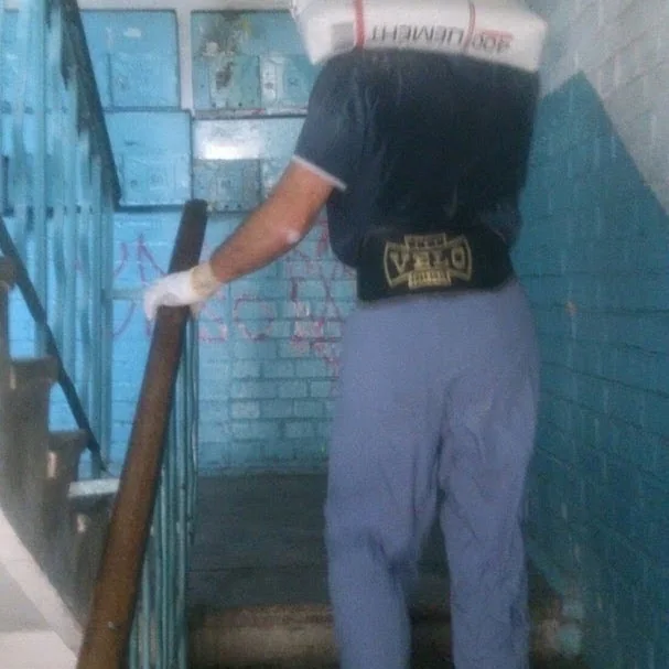 вантажники у Києві виконують винесення будівельного сміття