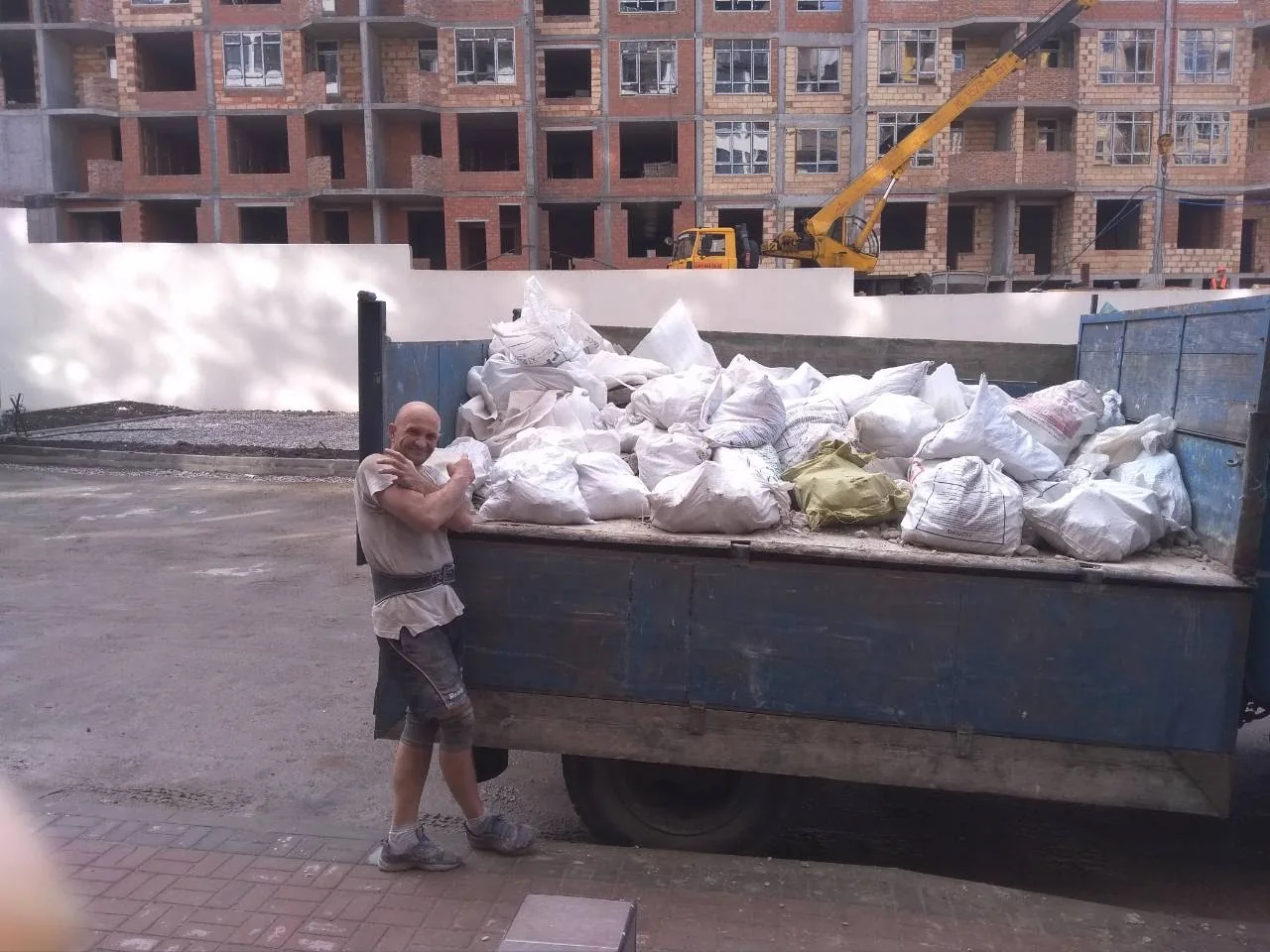 занесення матеріалів у квартиру на об'єкті у Києві