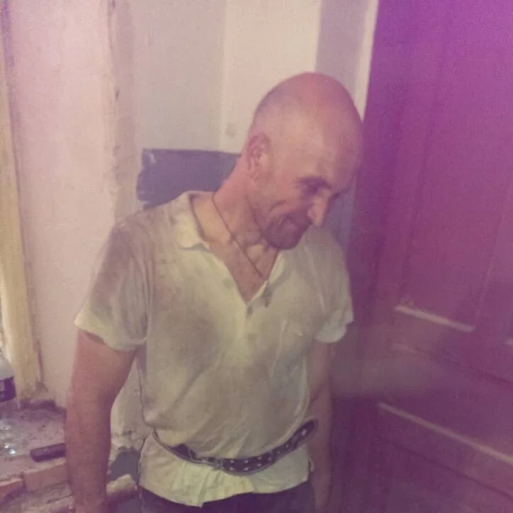 вантажники у Києві виконують підйом матеріалів на поверх