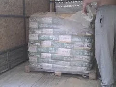 робота вантажників на будівельному об'єкті