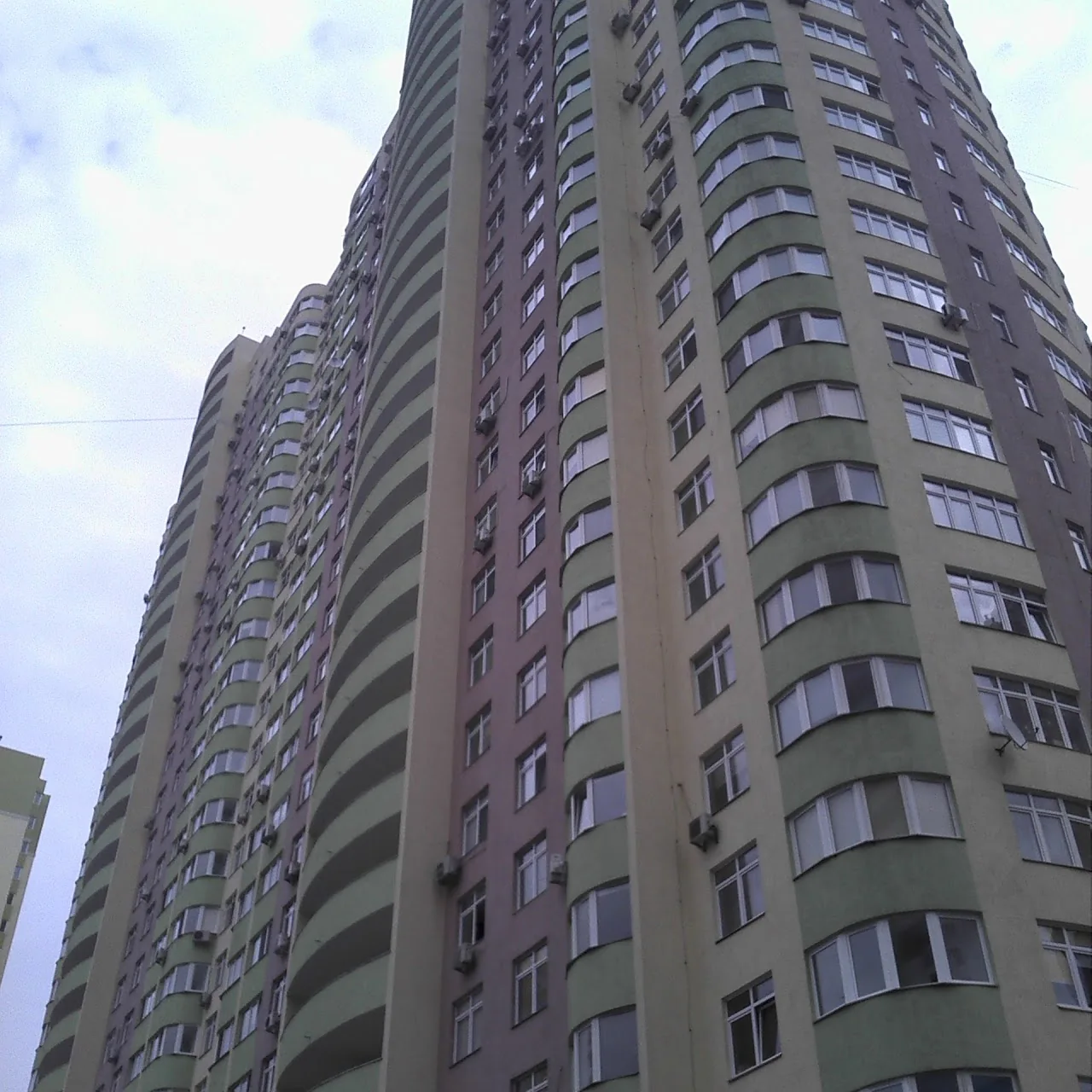вантажники у Києві виконують підйом матеріалів на поверх