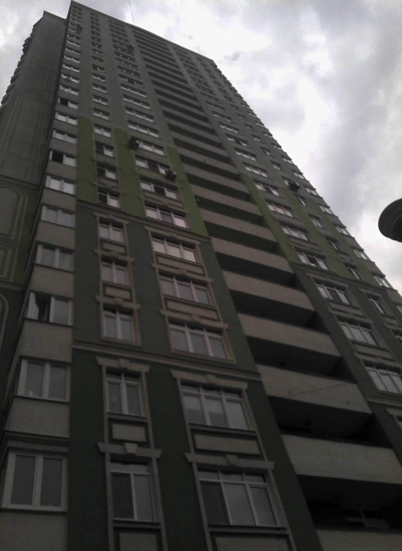 вантажники у Києві виконують занесення матеріалів у квартиру