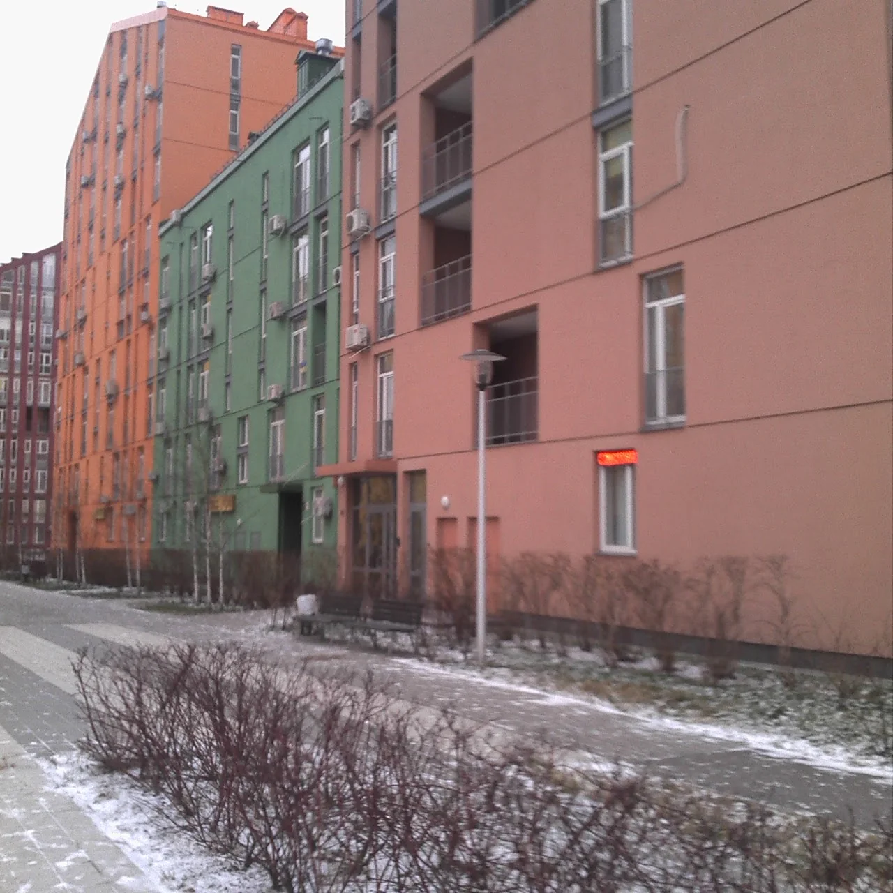 вантажники у Києві виконують занесення матеріалів у квартиру