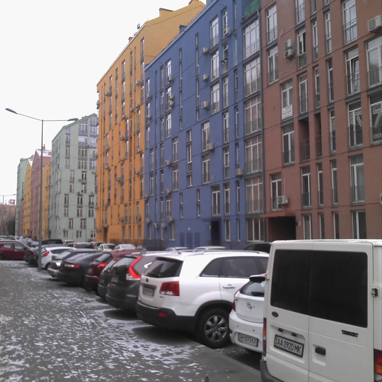 вантажники у Києві виконують занесення матеріалів у квартиру