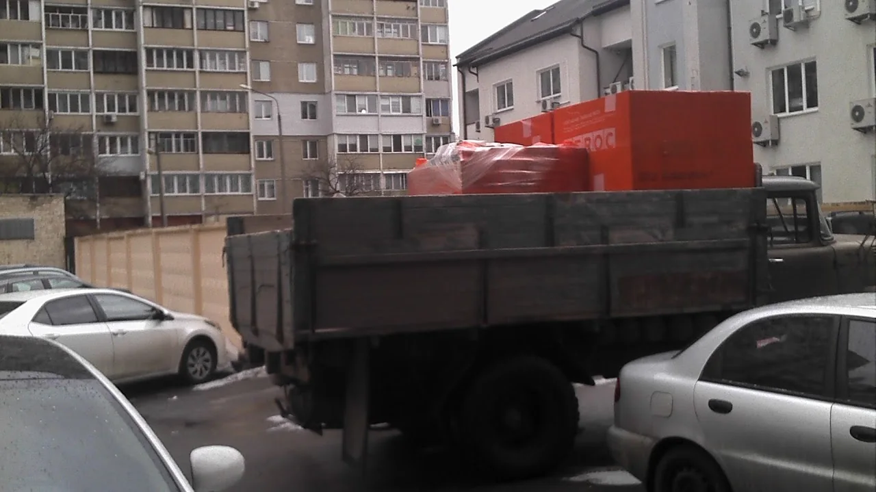 перенесення матеріалів по об'єкту на об'єкті у Києві