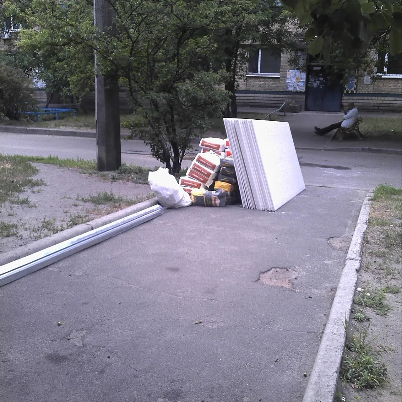 робота вантажників на будівельному об'єкті