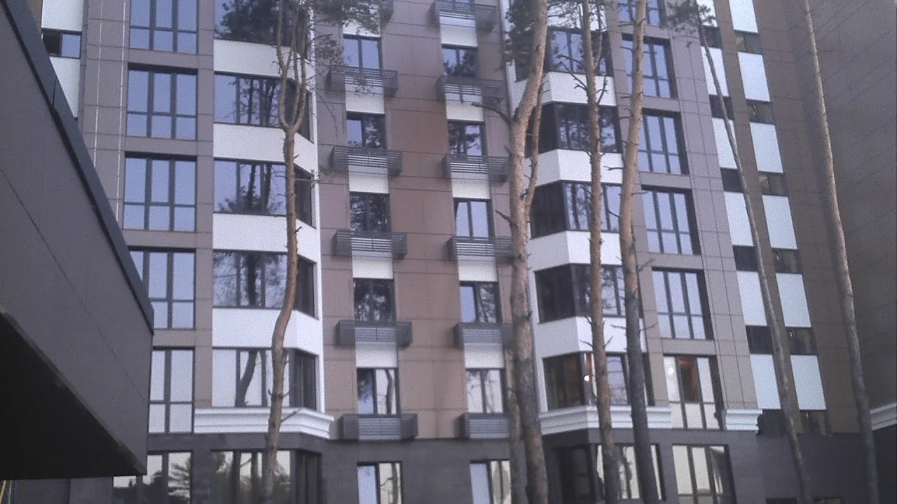 збирання сміття в мішки на об'єкті у Києві