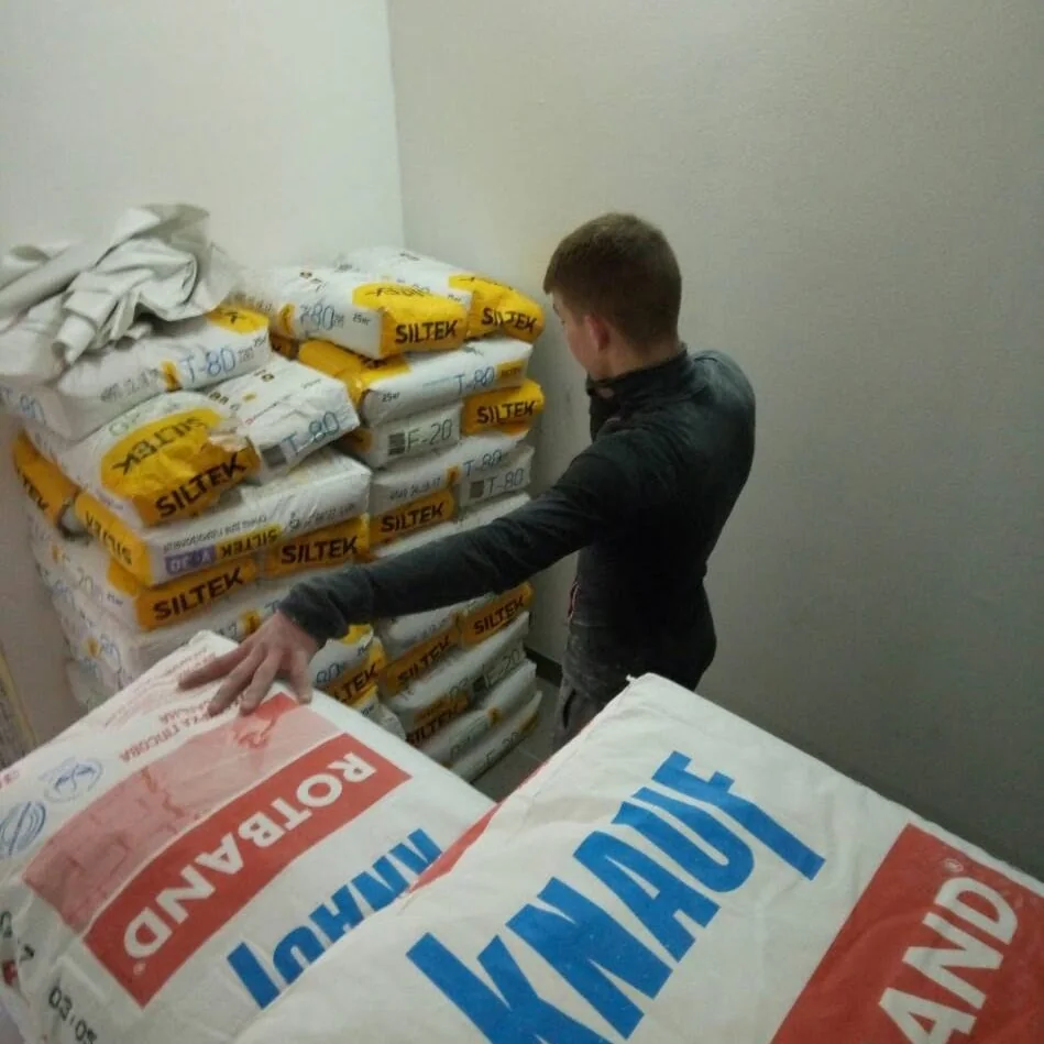робота вантажників на будівельному об'єкті
