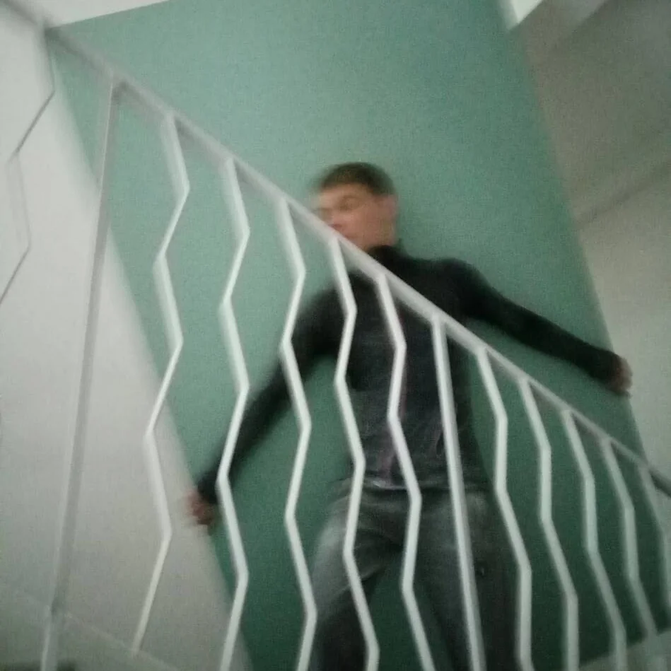 вантажники у Києві виконують підйом матеріалів на поверх