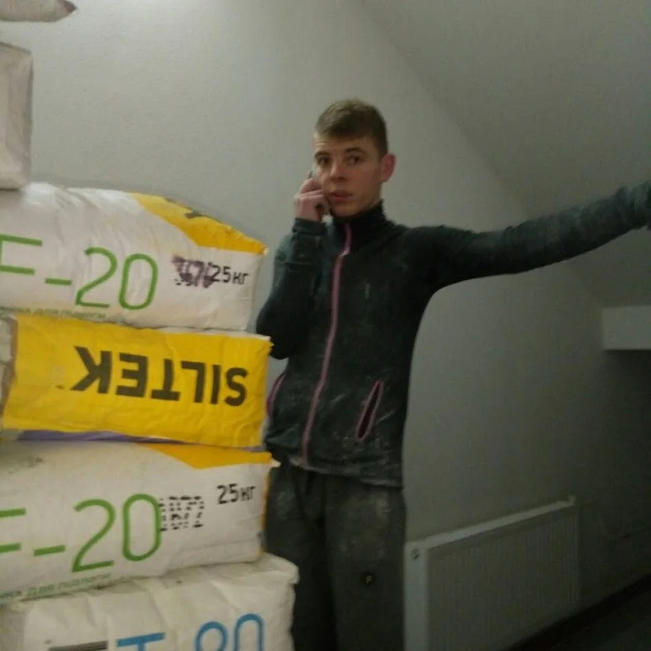 вантажники у Києві виконують демонтажні роботи