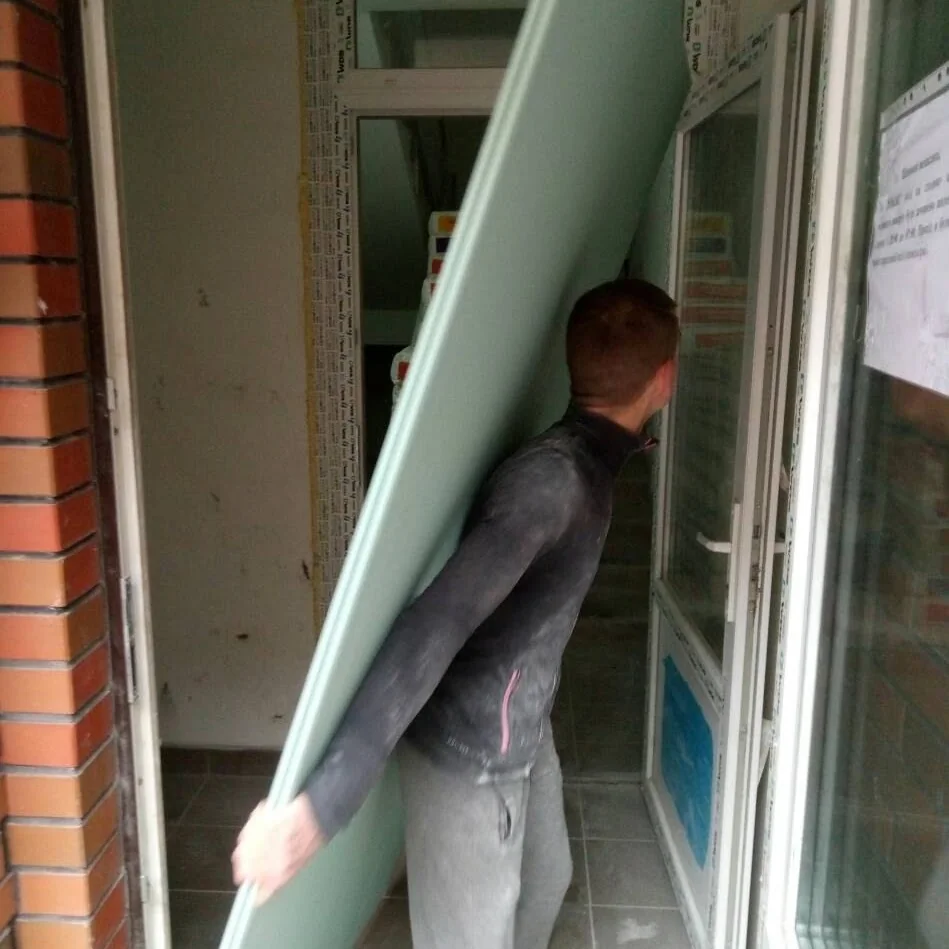 послуги вантажників Київ — розвантаження будівельних матеріалів